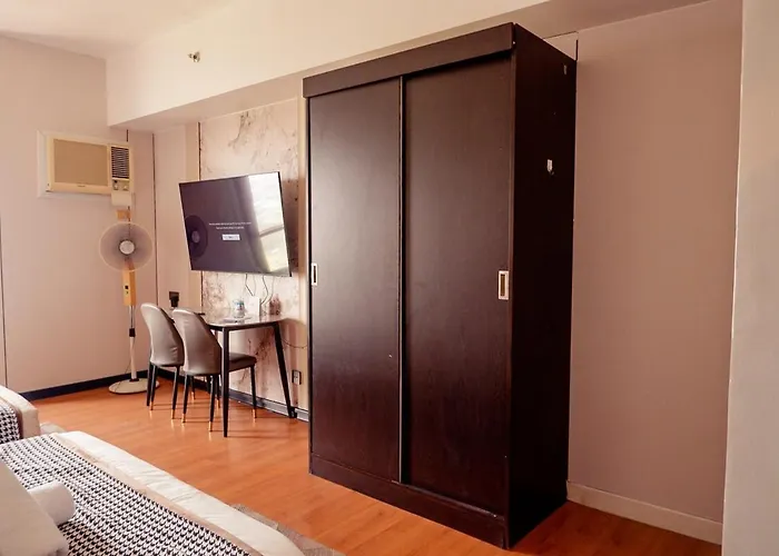 Elegant At Eton Baypark Apartment Manila