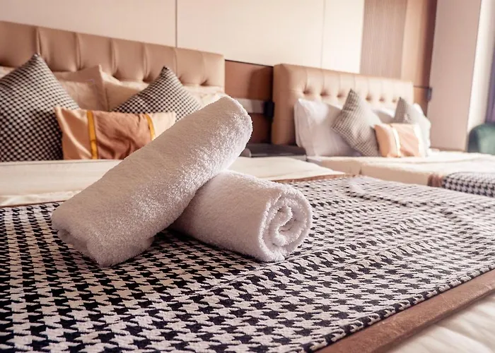 Elegant At Eton Baypark Apartment Manila